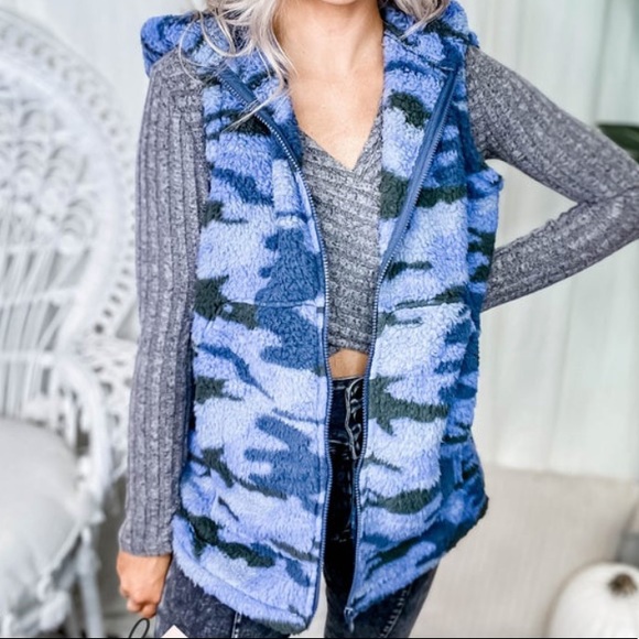 NWOT ZENANA HOODED VEST - Picture 2 of 12